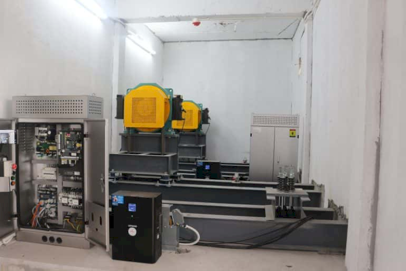 Thang máy có phòng máy sẽ cần xây thêm tum trên tầng cao nhất để đặt bộ phận máy kéo và tủ điện